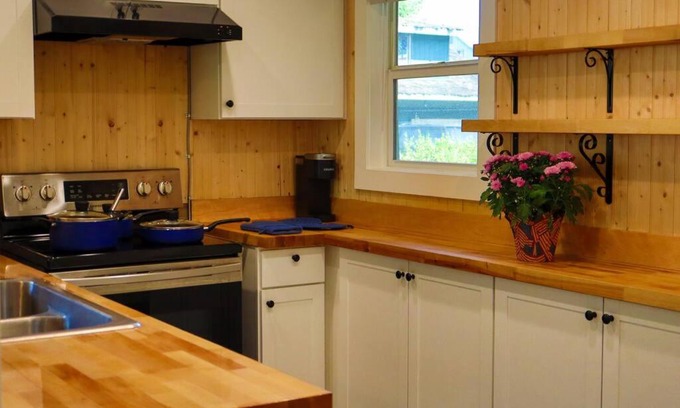 Oakridge Apartment | Oakridge Adventure Studio 2