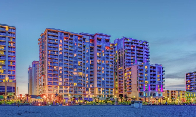 Northeast Virginia Beach Resort | Ocean Beach Club Virginia Beach - 1 BEDROOM OCEAN VIEW ACCESS HEARING/TUB