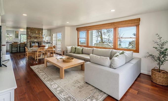 Summerland House | Ocean Breeze Abode & Bungalow - Spacious Seaside Living