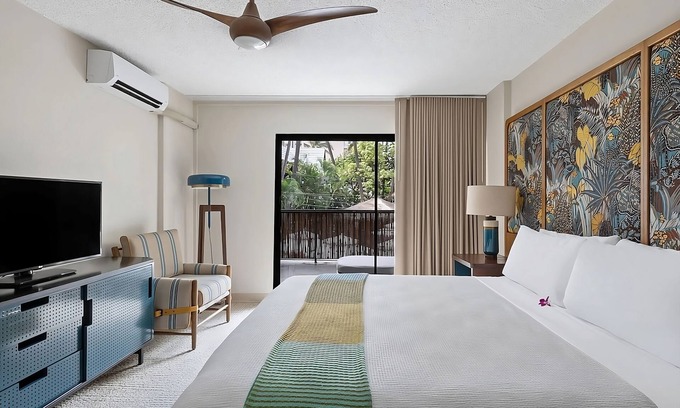 Waikiki Hotel | Ocean Breeze Retreat with Surfing Spots Nearby! Relaxing Rooms w/Lanai | Pool