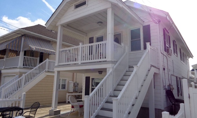 North End House | Ocean City home one block from beach