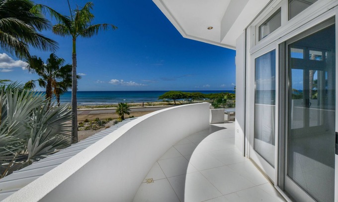 Malmok Villa | Ocean Front 7-bedroom 7-bath Sunset Views Malmok!