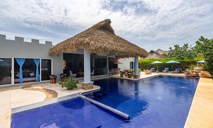 Santa Maria Colotepec Villa | OCEAN FRONT WORLD-CLASS VILLA