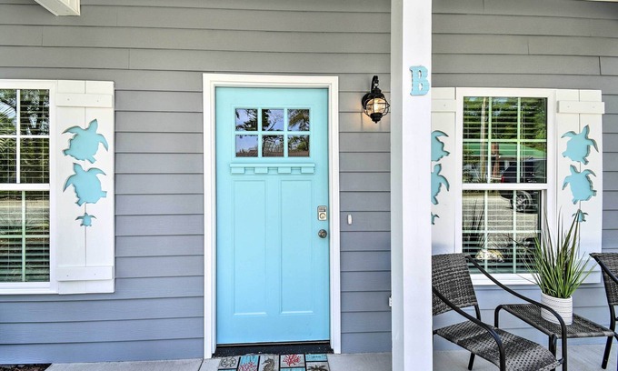 Ocean Isle Beach House | Ocean Isle Beach Home w/Shared Lanai & Grill