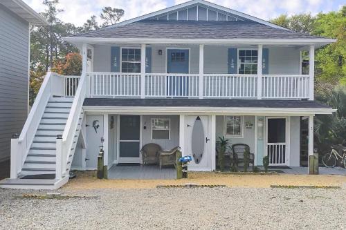 Ocean Isle Beach Apartment | Ocean Isle Beach Studio with Patio - 1 Mi to Pier!