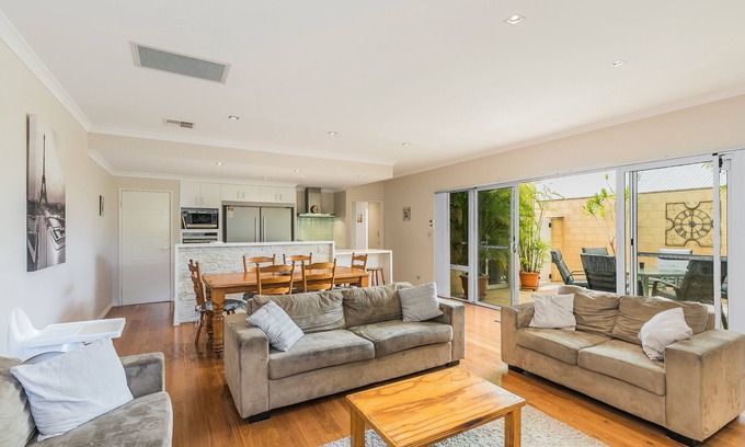 Clarkson House | Ocean Keys Cottage Premium Rental Free WiFi