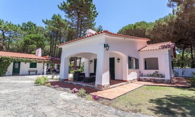 Azenhas do Mar House | Ocean, Pines and Mountain - Renovated February 2025 - AC