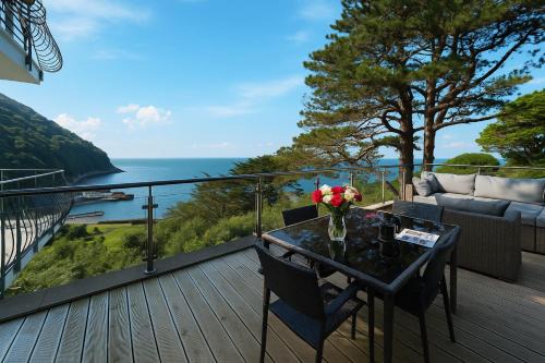 Lynmouth Apartment | Ocean Terrace, Luxury Family Apt, Sea view and Terrace, 2 BR, Parking