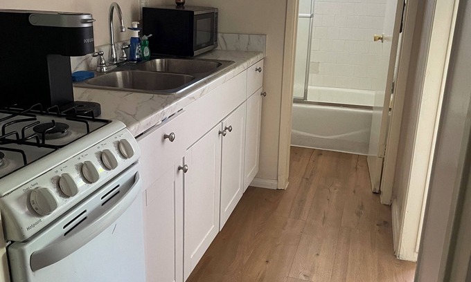 Venice Apartment | OCEAN VIEW 1 BEDROOM/1 BATHROOM ON THE BEACH, All INCLUDED,WITH PARKING/GARAGE