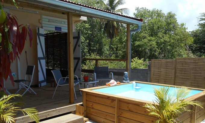 L'Autre-Bord Cottage | Ocean view gîte with private pool 400 metres from the beach