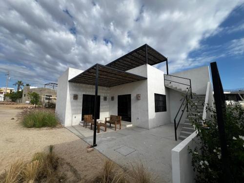 Todos Santos House | Ocean View, Gorgeous Rooftop, AC, Wifi & Peaceful