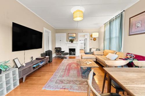 Ventura Apartment | Ocean View, Hot Tub, Sauna, Beach Bikes