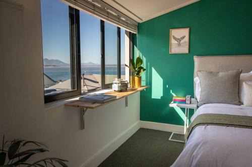 Hermanus City-Centre Apartment | Ocean-View Studio Apartment, Hermanus Waterfront - Apt 8