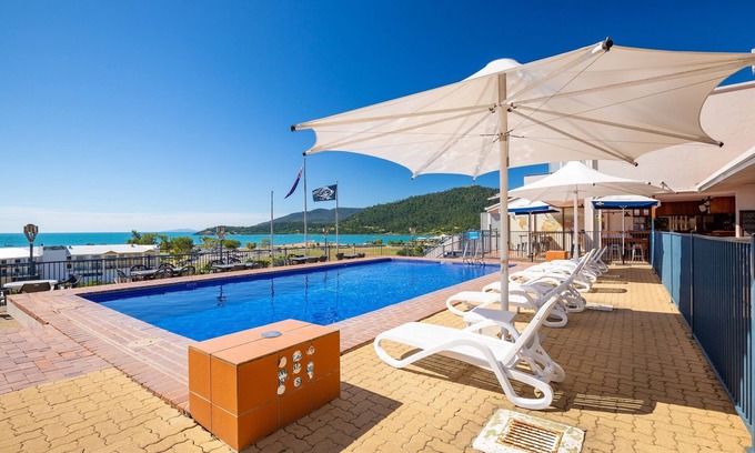 Airlie Beach Apartment | Ocean Views 14