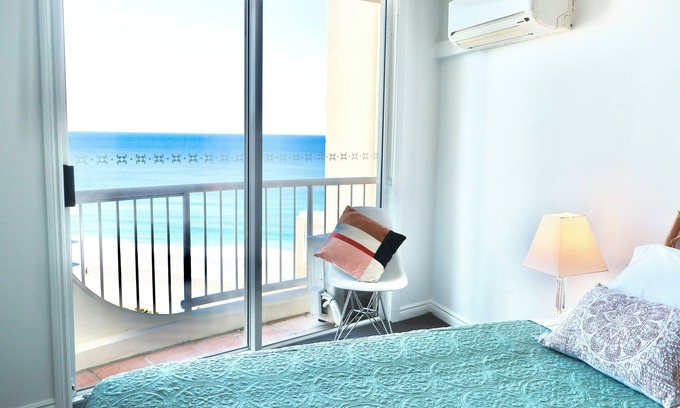 Surfers Paradise Apartment | Ocean Views Close to the Heart of Surfers Paradise