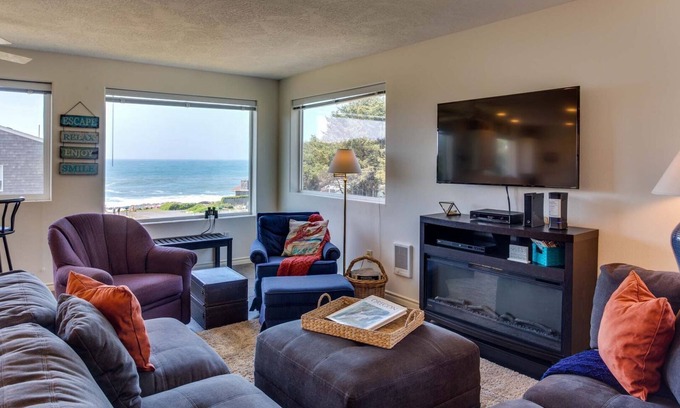 Yachats House | Ocean Views & Tide Pool Access! Dog Friendly! Yachats!
