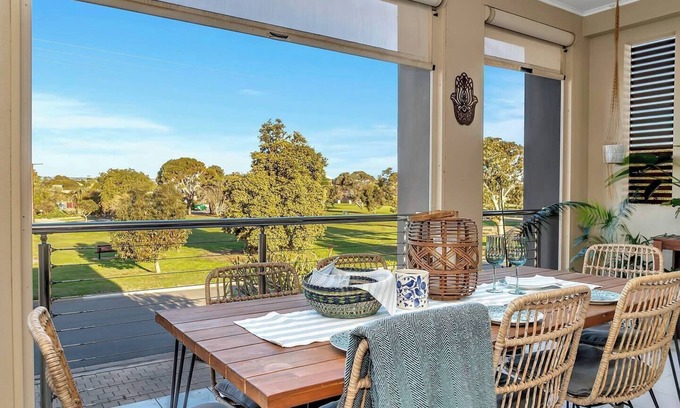 Port Noarlunga South House | Oceana Haven Beachside Serenity and Modern Comfort