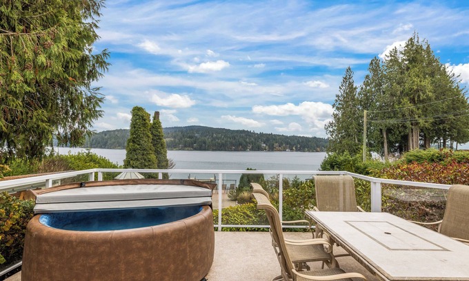 Sooke Hotel | Oceanfront 3 Bed: Private Beach and Dock Access, Hot Tub , BBQ & Free Kayaks!