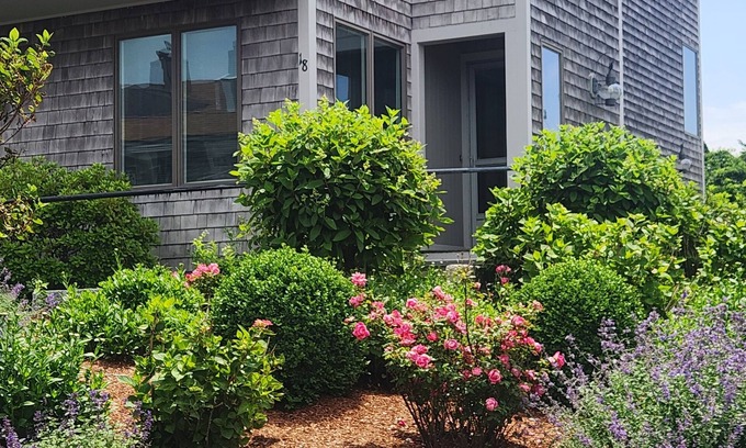 Hyannis Condo | Oceanfront 3BR condo. Say no to hotels, yes to a home! 1600 ft supplies included