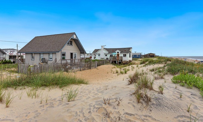 Kitty Hawk Cottage | Oceanfront Amazing Sunrise!