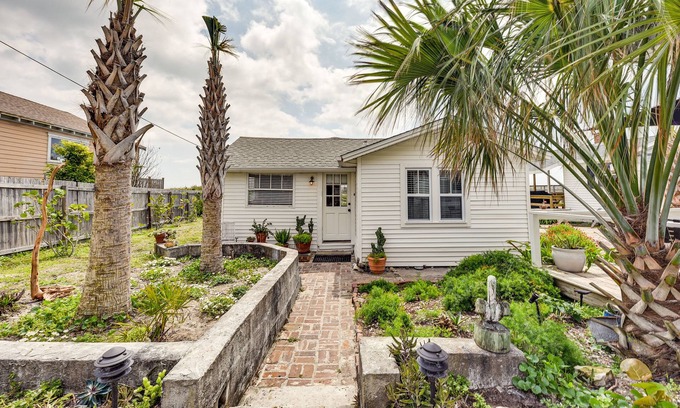 Fernandina Beach Cottage | Oceanfront Amelia Island Cottage: Deck & Boardwalk