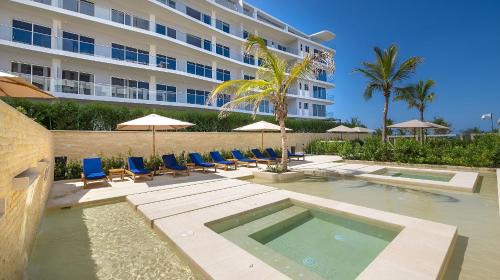 Zona Norte Apartment | Oceanfront condominium with direct beach access Morros IO