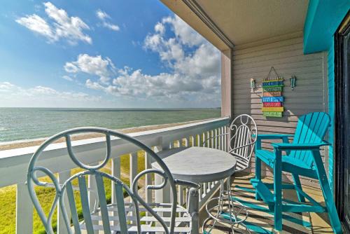 North Beach Apartment | Oceanfront Corpus Christi Condo Resort Perks!