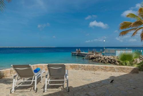 Kralendijk Apartment | Oceanfront Deluxe Apartment Blue Marlin at Den Laman