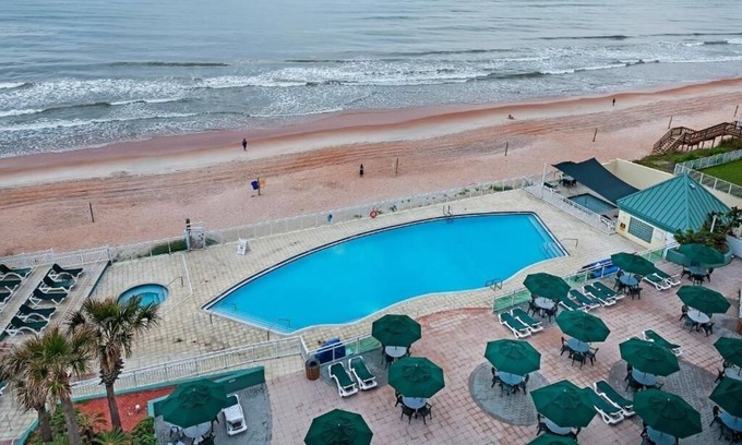 Ormond Beach Hotel | Oceanfront Escape w/Full Kitchen, Balcony & Easy Access to Daytona Fun