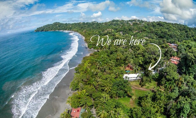 Manuel Antonio Hotel | Oceanfront Hotel Verde Mar direct access to the beach