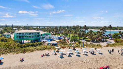 Fort Pierce Hotel | Oceanfront Inn, Private Balcony, 2 Full Beds #16
