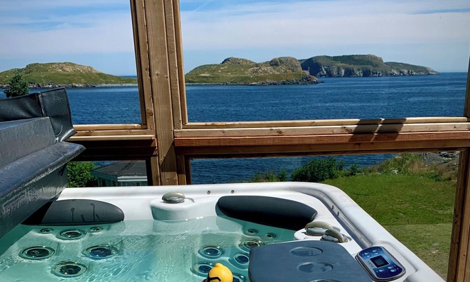 Burnt Cove House | Oceanfront retreat with hot tub!