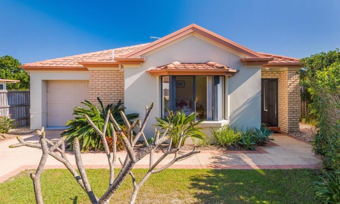 Yamba House | Oceania Cottage - LJHooker Yamba