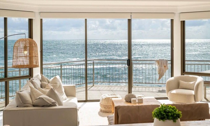 Yamba House | Oceans 8 - Oceanstays