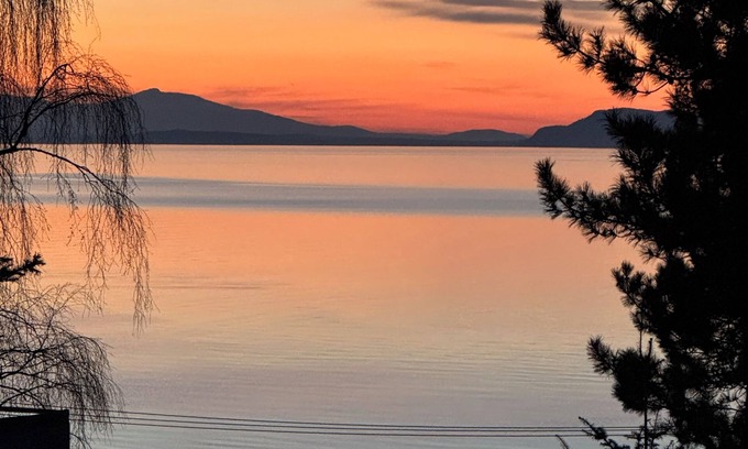 Regional District of Nanaimo Apartment | Oceanside Rooftop Luxury with Amazing Deck