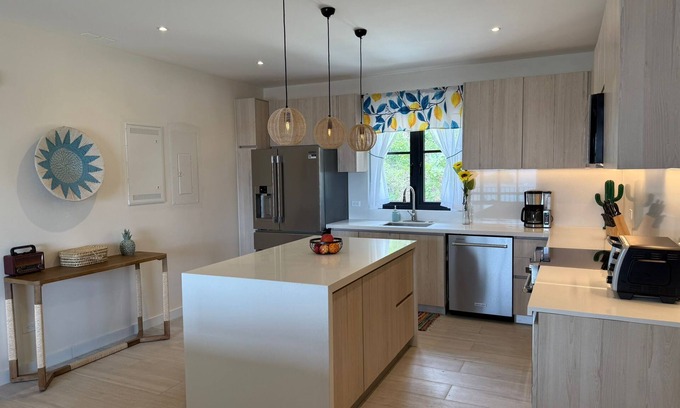 Las Catalinas Apartment | Oceanview Apt, 3BR/2BA in The Catalinas, 5 min walk to the beach, free parking