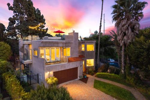 Hidden Valley Villa | Oceanview Luxe Retreat with Rooftop