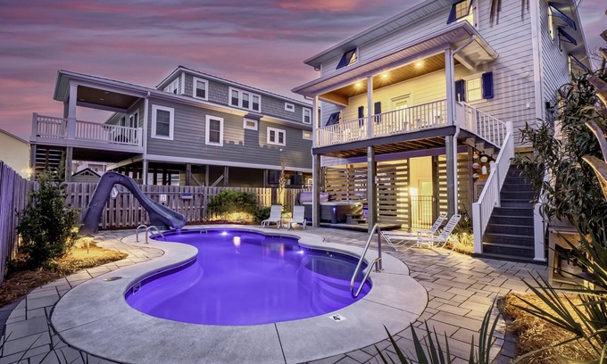 Surf City House | OCEANVIEW - WALK TO TOWN TO AVOID THE TRAFFIC, HOT TUB & HEATED POOL