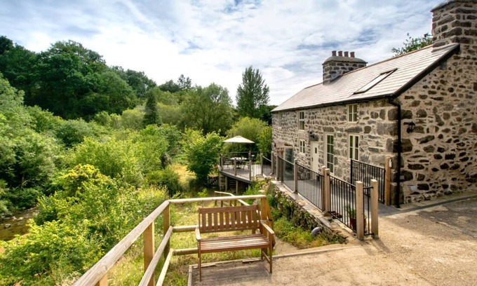 Machynlleth House | Ochr y Rhiw in Machynlleth