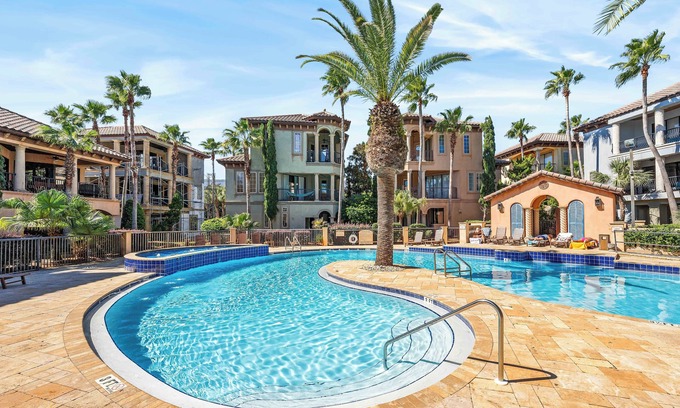 St. Tropez House | Oct-Dec Reduced!*Lagoon Pool*Heated Spa*Beach Gear!