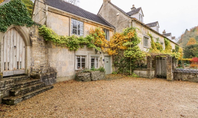 Stroud Cottage | October Cottage