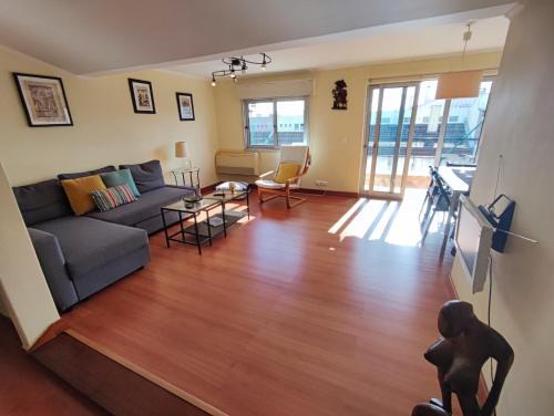 Paco De Arcos Apartment | Oeiras, 2 bedroom apartment w balcony and barbecue next to Parque dos Poetas