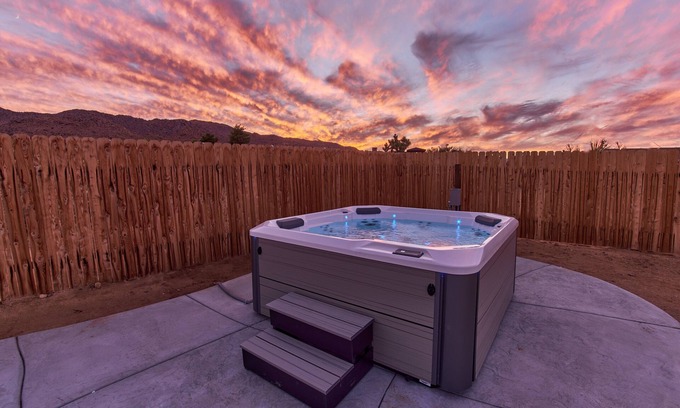 Joshua Tree House | Of Wine & Gods - Hot Tub, BBQ and Fire Pit!