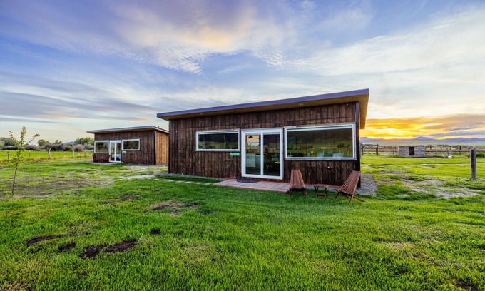 Whitehall Other | Off-grid farm stay with spectacular mountain views!