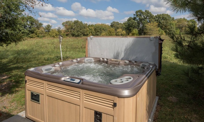 The Galena Territory House | Oh My Gourd! King Beds, Fire Pit, Hot Tub, Pool Table & Fireside Fall Nights