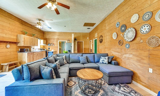 Sycamore Valley Cabin | Ohio Hunter’s Cabin w/Pond Access: Pets Welcome!