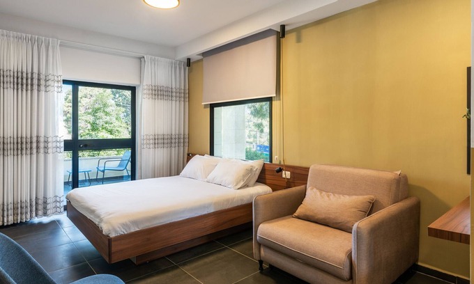 Panorama Street Bed & Breakfast | Olala Carmel Suite Triple Room with Balcony
