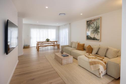 Anna Bay Villa | Olas Villa 5 - Plunge Pool & Walk to Beach