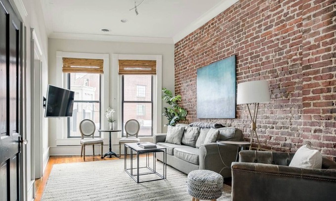 Old City Condo | Old City - Walk to Everything!