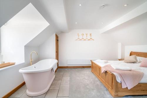 Chackmore Apartment | Old Dairy Cottage - Cosy and Luxurious!